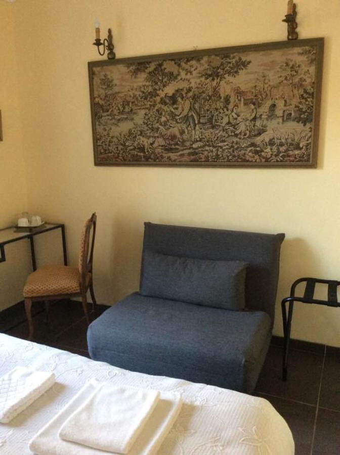 Bed and Breakfast Les Rocailles De La Reine Lamonzie-Montastruc Exterior foto